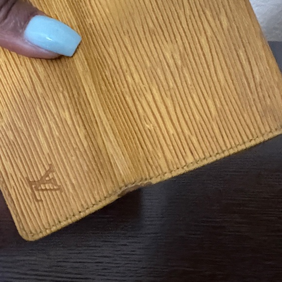 Louis Vuitton Epi Leather 6-Key Holder - Yellow with Purple Interior - Picture 7 of 8